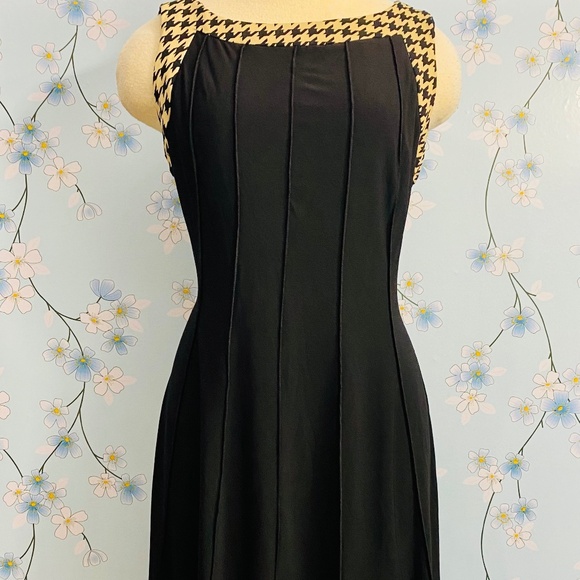 Two Piece Ladies Dress and Matching Cardigan - Picture 1 of 8